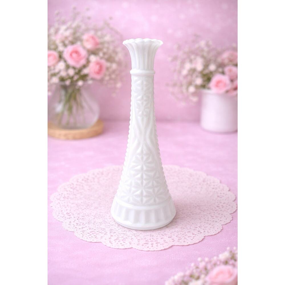 VINTAGE Anchor Hocking MCM Stars & Bars White Milk Glass 9" Retro Bud Vase